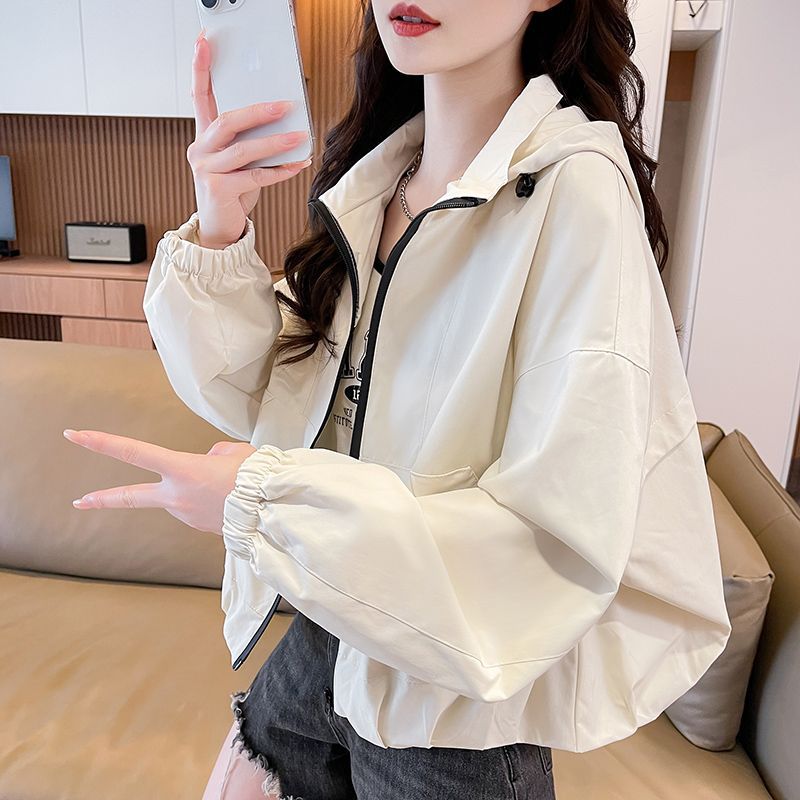 Mode korte damesjas met capuch - Italy Fashion Street recensie en prijs