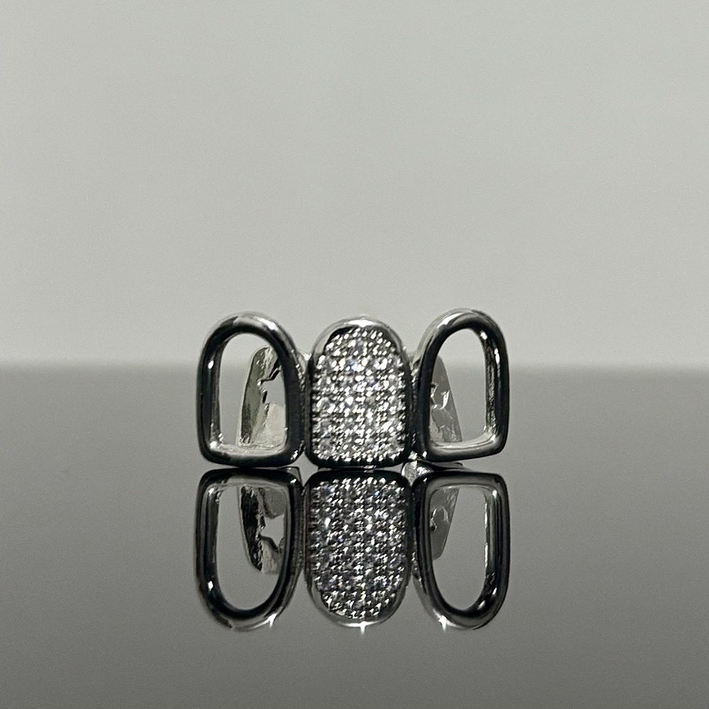 YOUNGX Hip Hop Drie Holle Zirk - Street Fashion Jewelry recensie en prijs