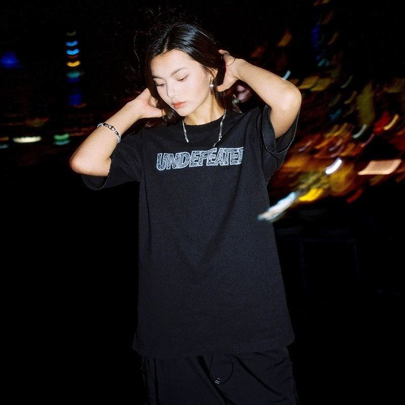 Onverslaanbaar unisex T-shirt  - Street Fashion Co recensie en prijs